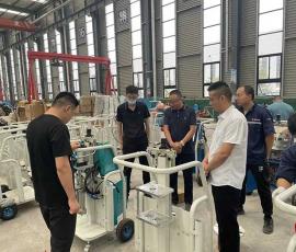 郭理事長深入海拓集團考察了解企業發展狀況