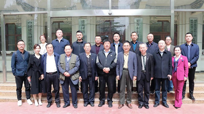 諸城市副市長肖慶一行蒞臨建材情報所交流座談